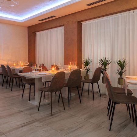 Hotel Maksim Херцег-Нови Экстерьер фото